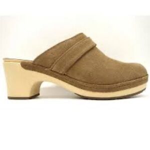 CROCS Sarah Hazelnut Suede Clogs Mules 7 NWT